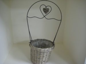 Basket brown round w metal bow w willow heart