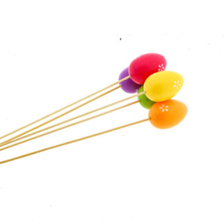 Ei geel/roze/oranje/paars/groen (mixed) met witte bloemen 6x4cm op steker 50cm