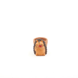Keramiek egel creme/bruin met pot terracotta 11x14,5x12cm