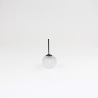 Ronde glasbal mat wit D6,5 H5,5 op steker 7,5cm