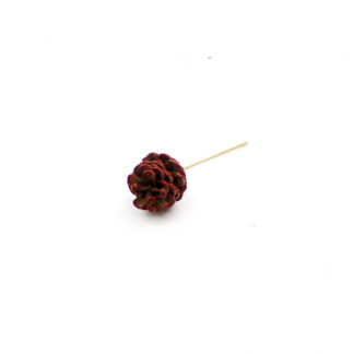 Dennenappel met rood glitter puntjes 6,5cm op steker 9cm